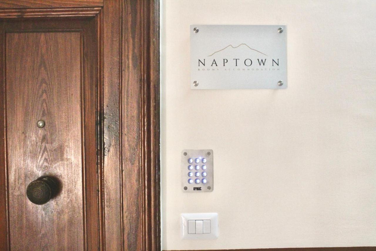 Naptown Rooms Napoli Bagian luar foto